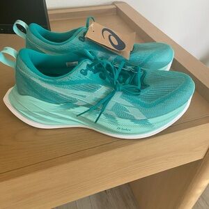 Asics Superblast 2. New never worn